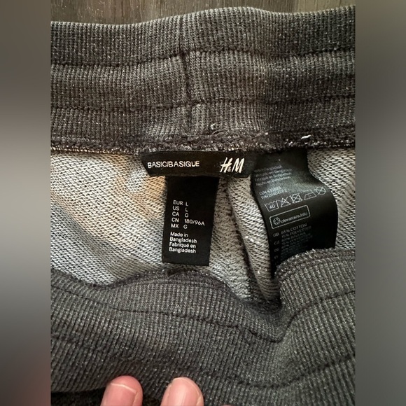 H&M Gray Sweatpants with Tapered Leg Design - Picture 3 of 4